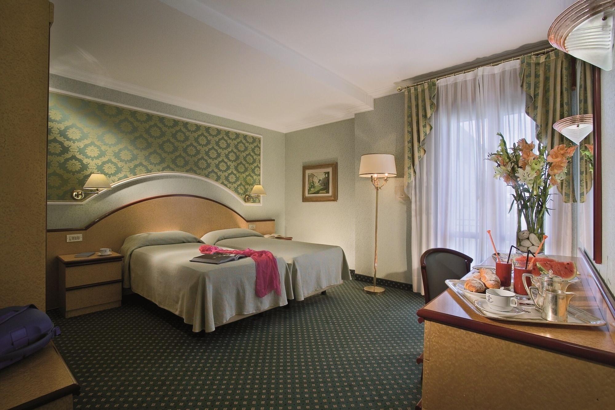 Palace Hotel Meggiorato อาบาโนแตร์เม ภายนอก รูปภาพ